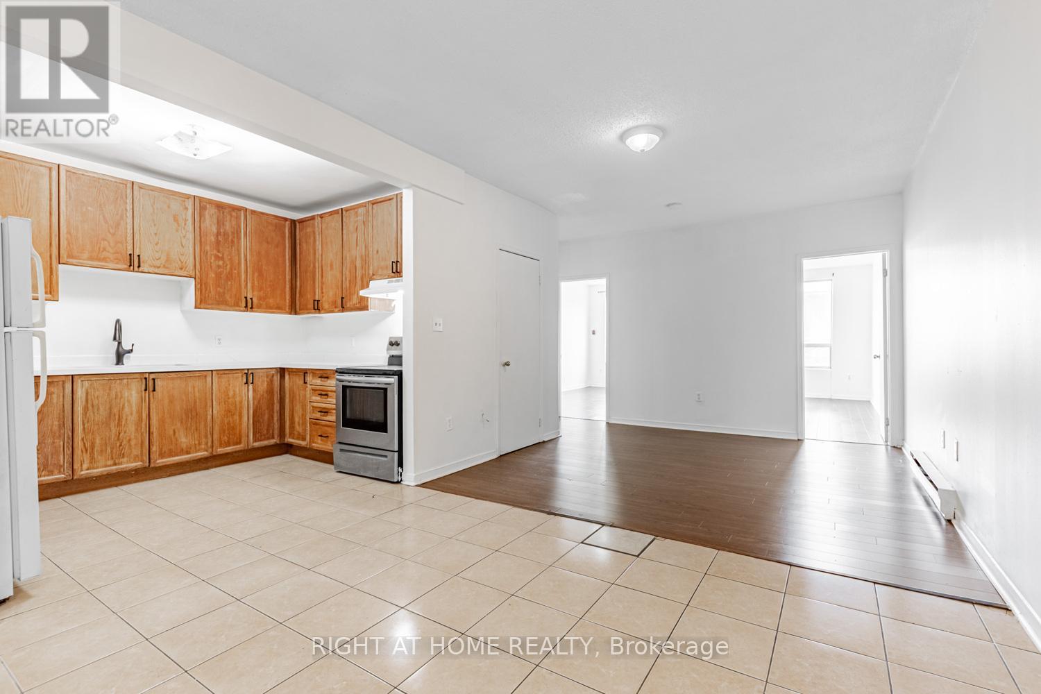 303 - 223 Jameson Avenue, Toronto, Ontario  M6K 2Y7 - Photo 5 - W12181846