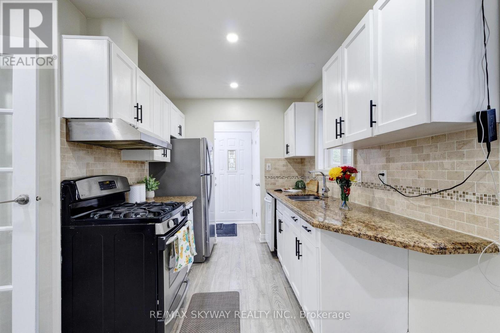 2637 Widemarr Road, Mississauga, Ontario  L5J 1M4 - Photo 17 - W12181868