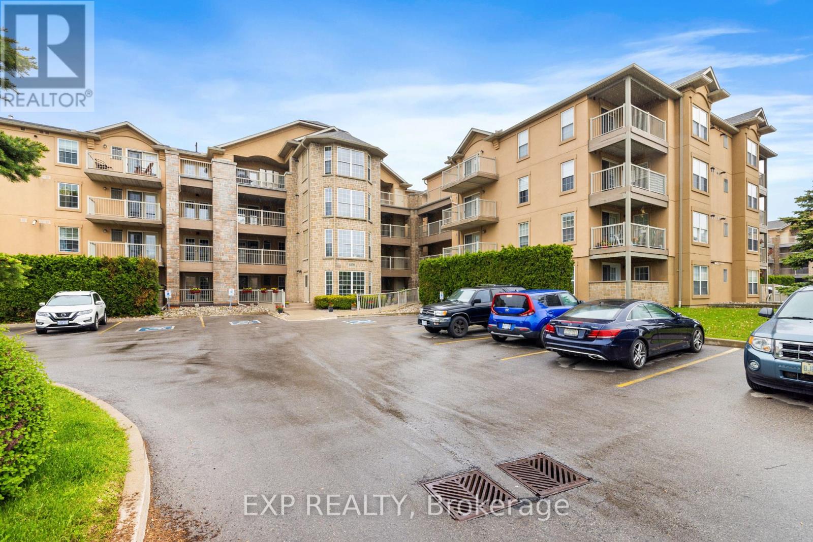 404 - 1470 Bishops Gate, Oakville, Ontario  L6M 4N5 - Photo 2 - W12181872