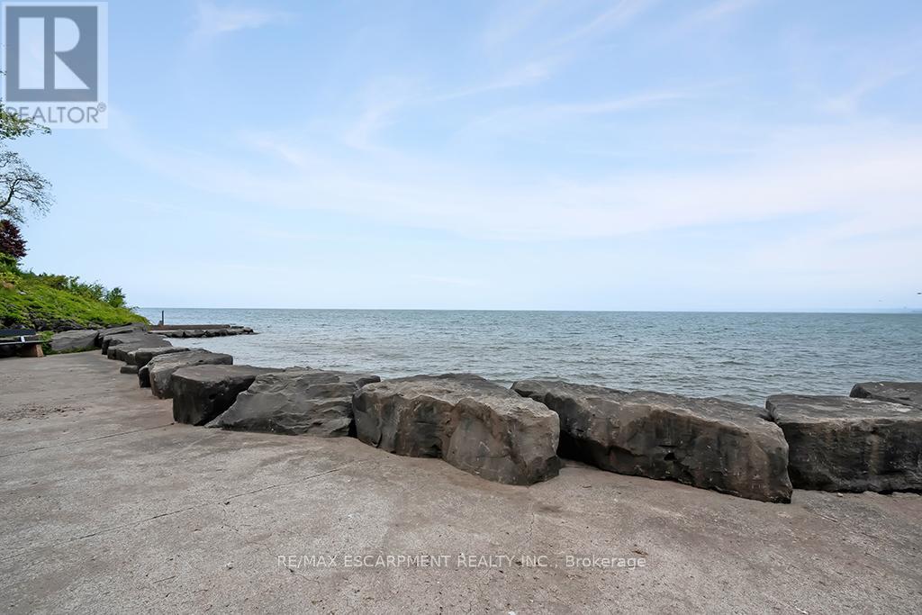 23 - 2220 Lakeshore Road, Burlington, Ontario  L7R 4G7 - Photo 41 - W12181873