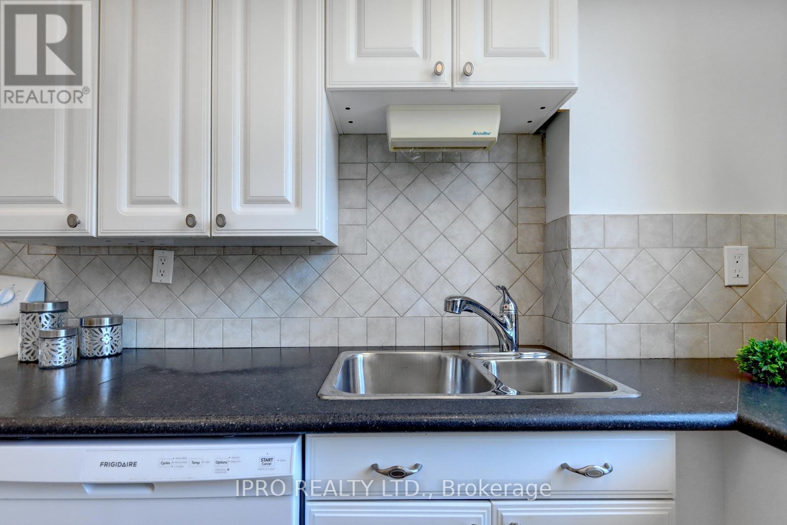 303 - 6500 Montevideo Road, Mississauga, Ontario  L5N 3T6 - Photo 12 - W12181898