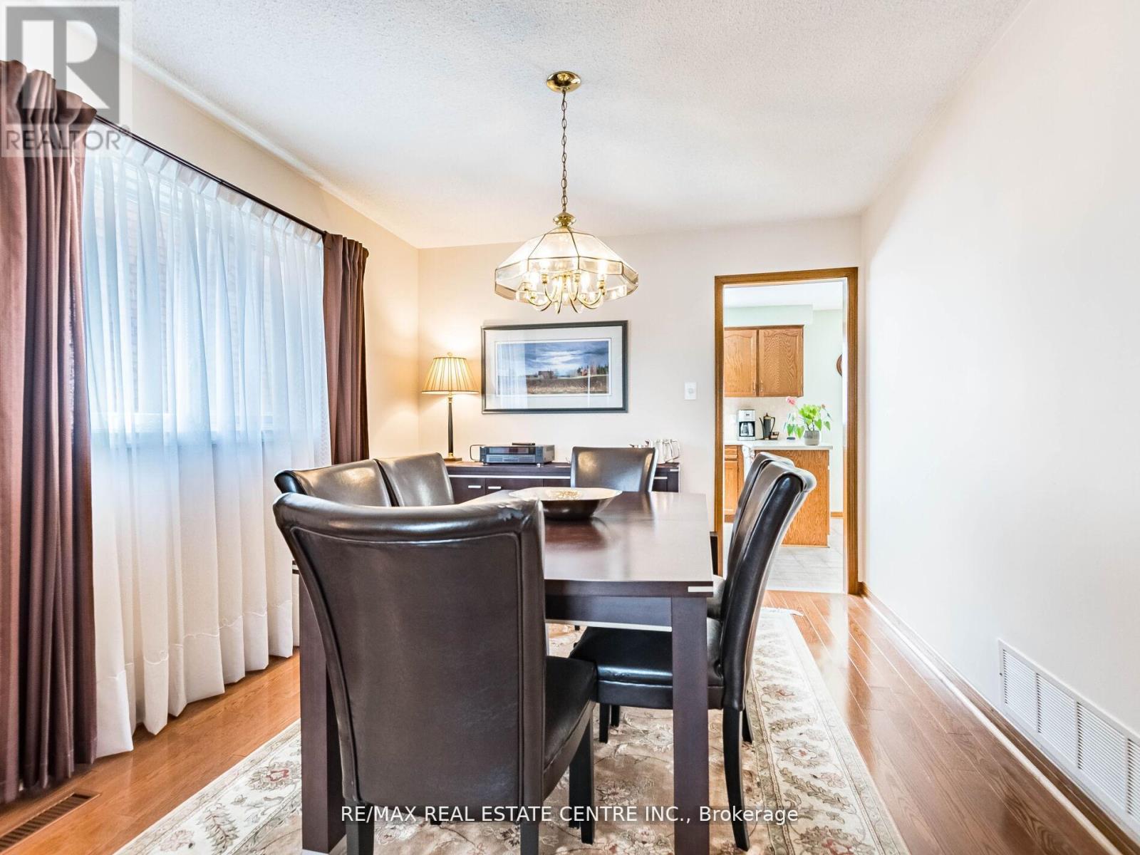 34 Inverary Drive, Brampton, Ontario  L6W 3Y5 - Photo 12 - W12181921