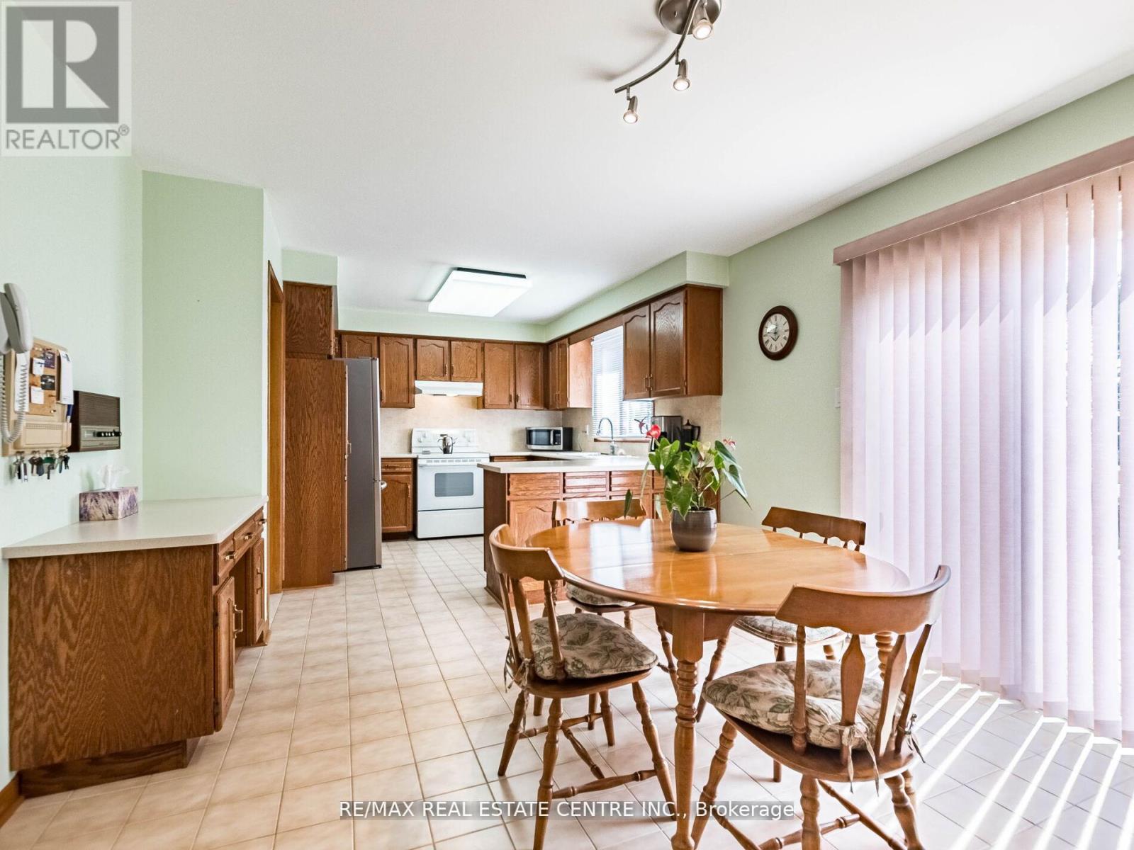 34 Inverary Drive, Brampton, Ontario  L6W 3Y5 - Photo 17 - W12181921