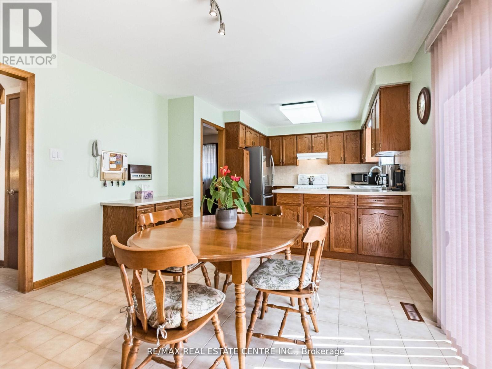 34 Inverary Drive, Brampton, Ontario  L6W 3Y5 - Photo 18 - W12181921
