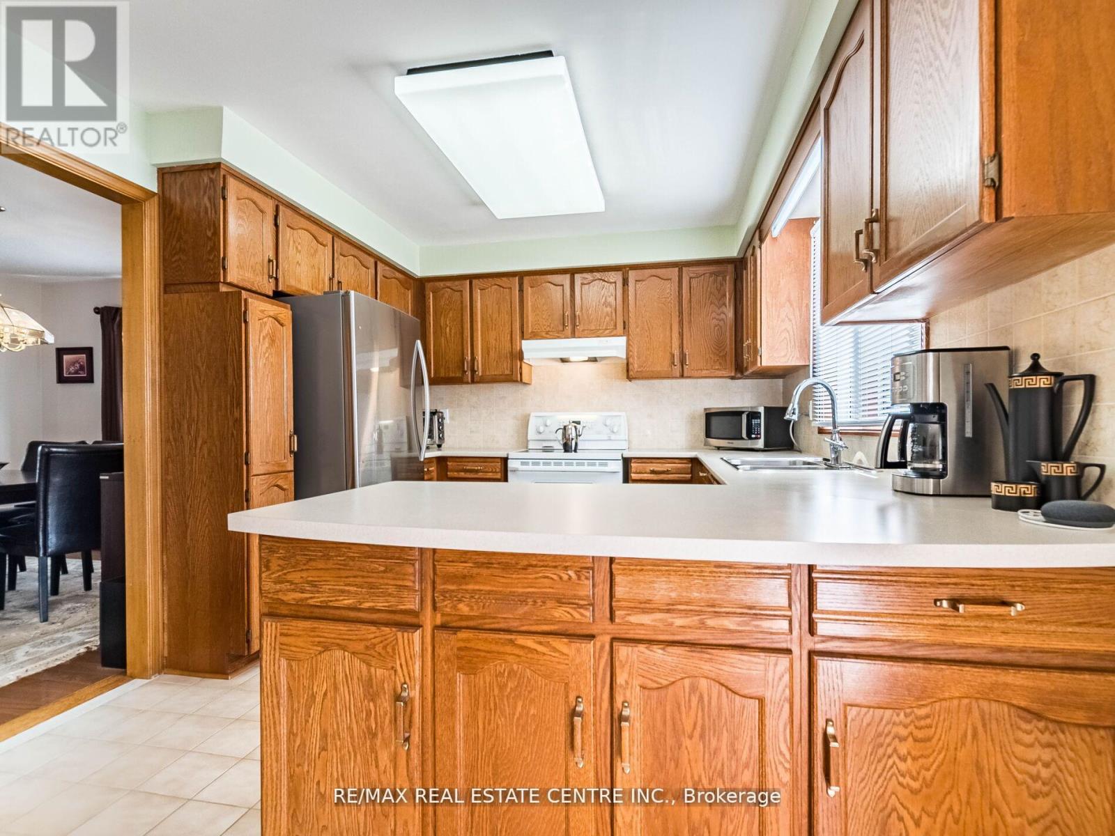 34 Inverary Drive, Brampton, Ontario  L6W 3Y5 - Photo 19 - W12181921