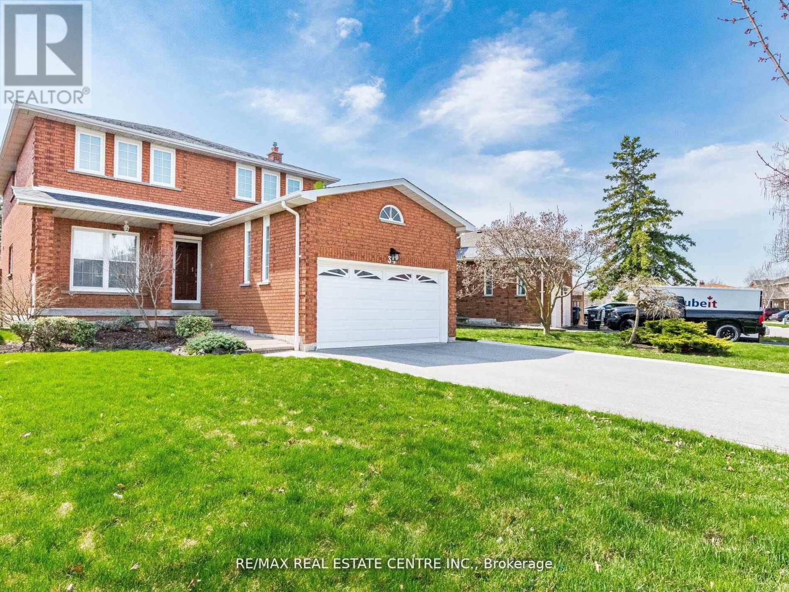 34 Inverary Drive, Brampton, Ontario  L6W 3Y5 - Photo 2 - W12181921