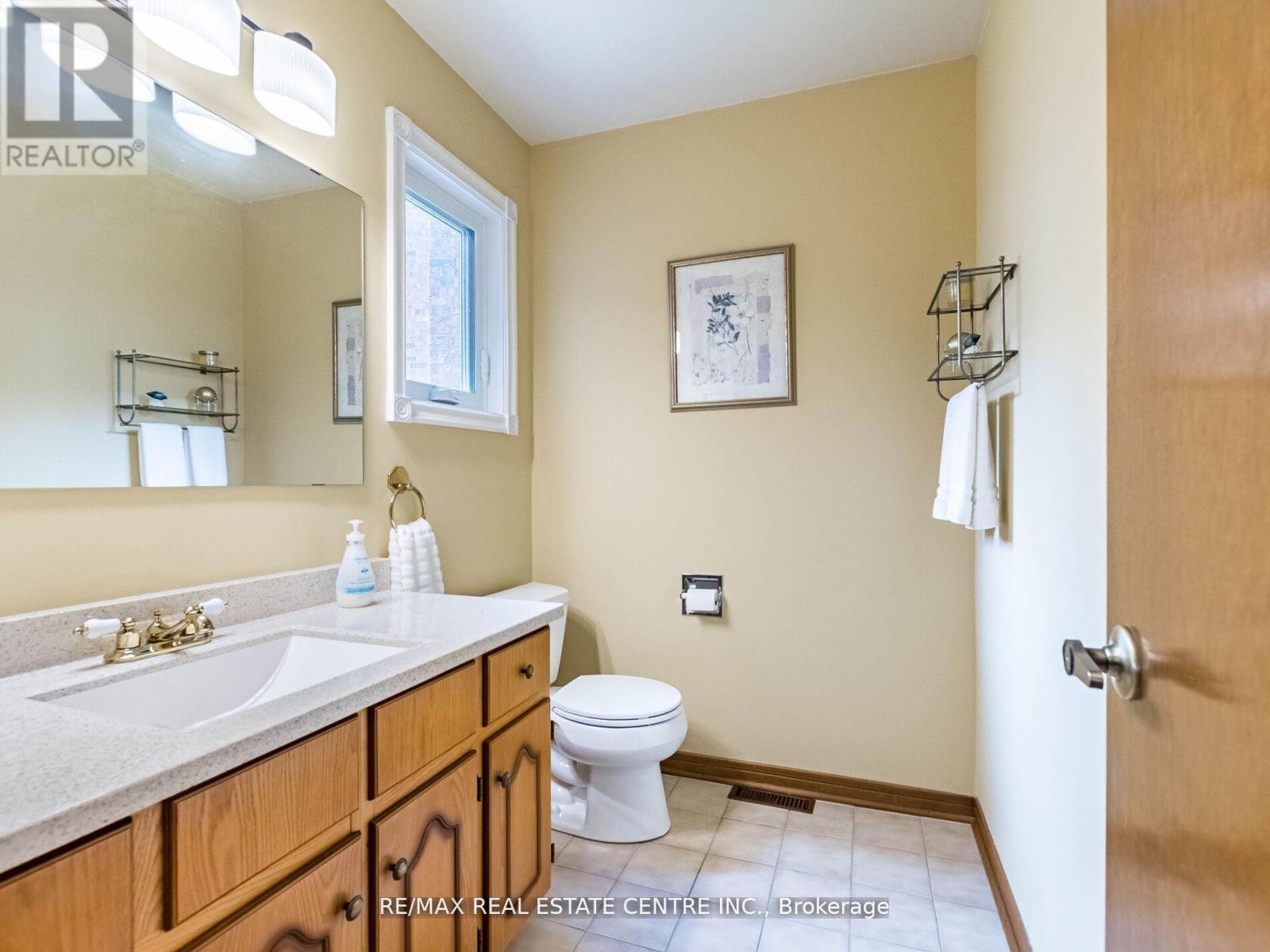 34 Inverary Drive, Brampton, Ontario  L6W 3Y5 - Photo 22 - W12181921