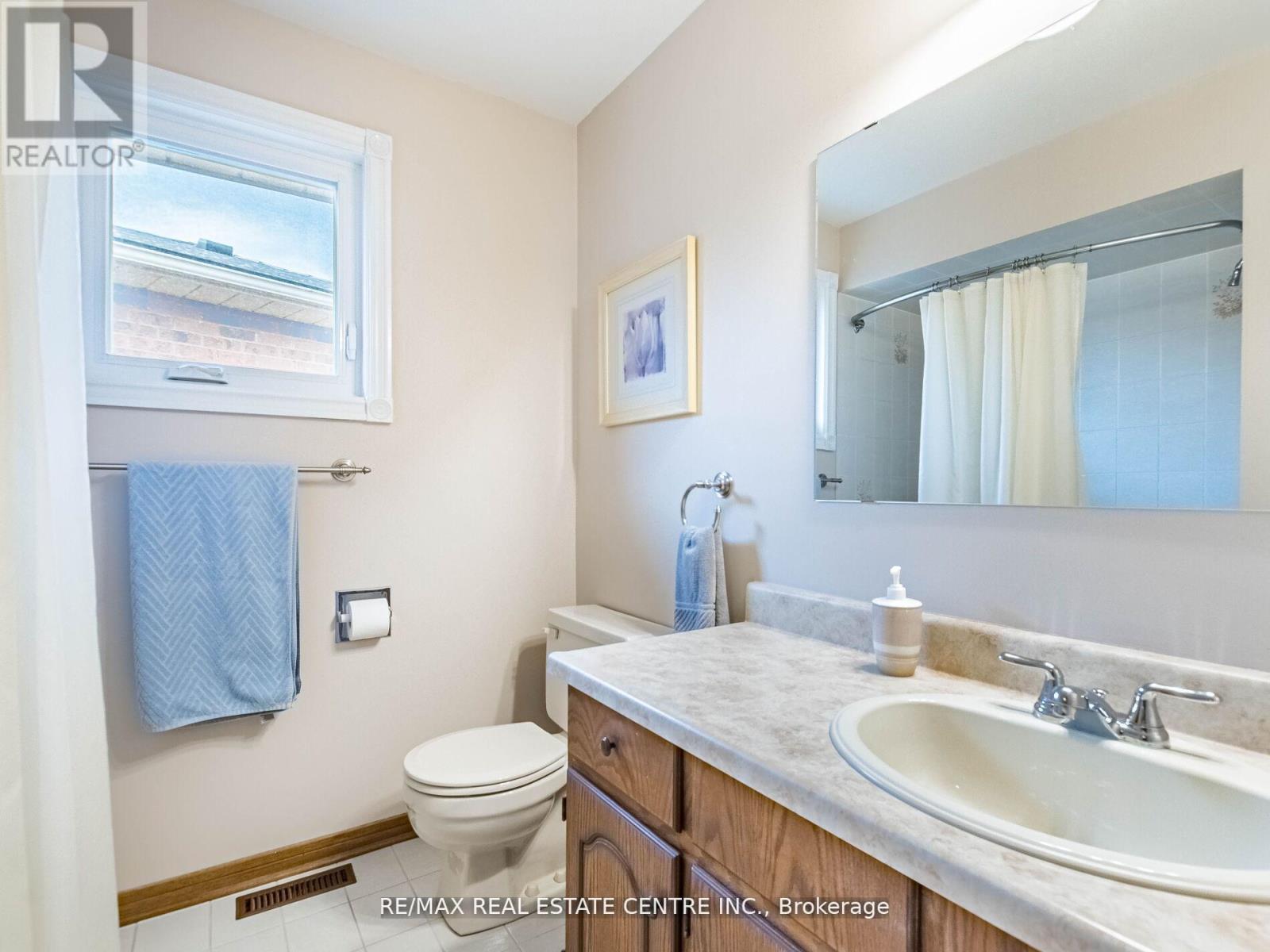 34 Inverary Drive, Brampton, Ontario  L6W 3Y5 - Photo 30 - W12181921