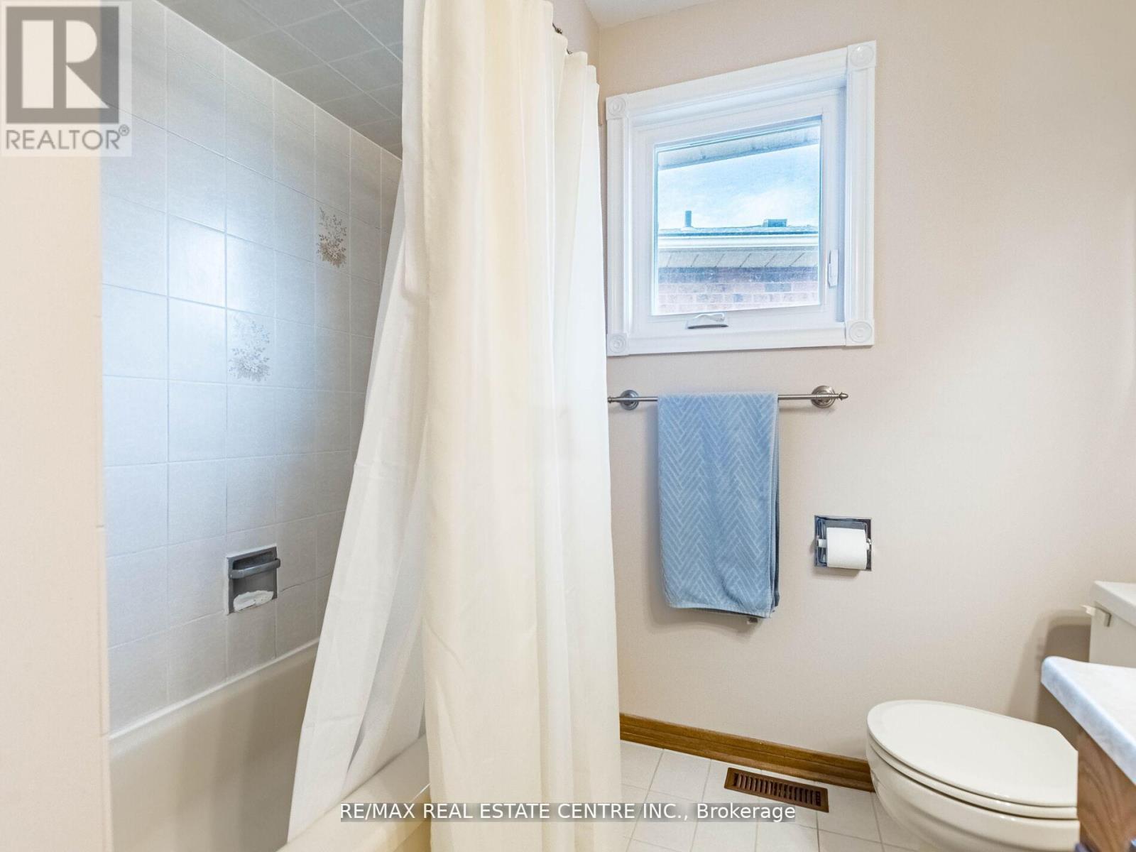 34 Inverary Drive, Brampton, Ontario  L6W 3Y5 - Photo 31 - W12181921