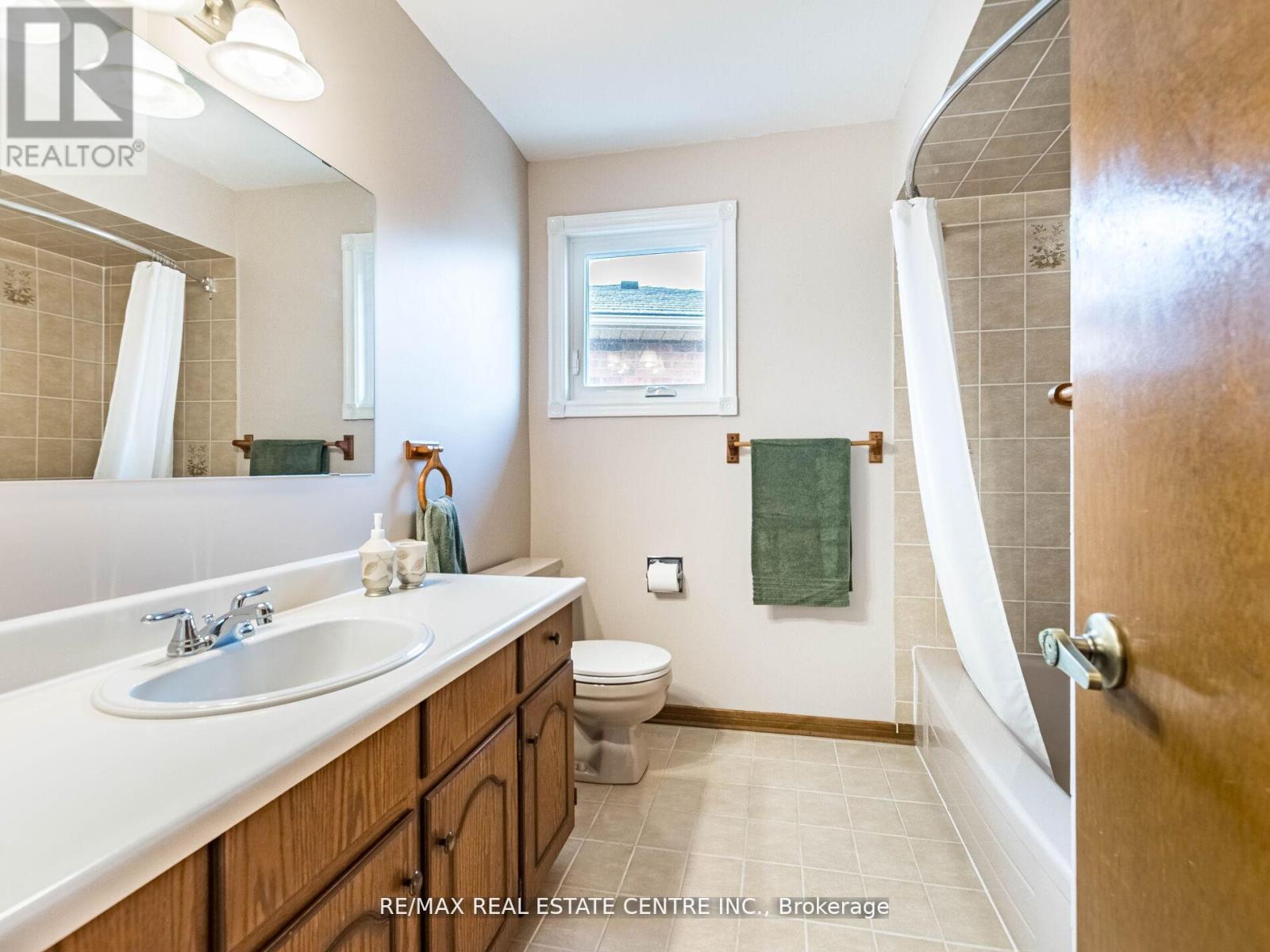 34 Inverary Drive, Brampton, Ontario  L6W 3Y5 - Photo 37 - W12181921