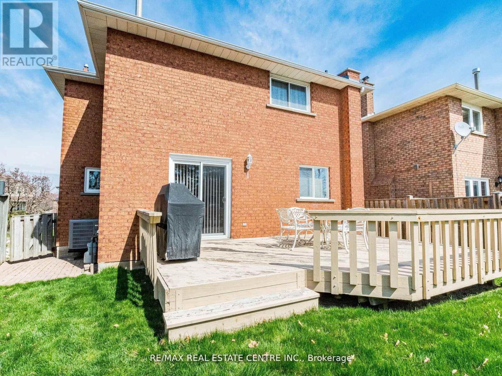 34 Inverary Drive, Brampton, Ontario  L6W 3Y5 - Photo 45 - W12181921