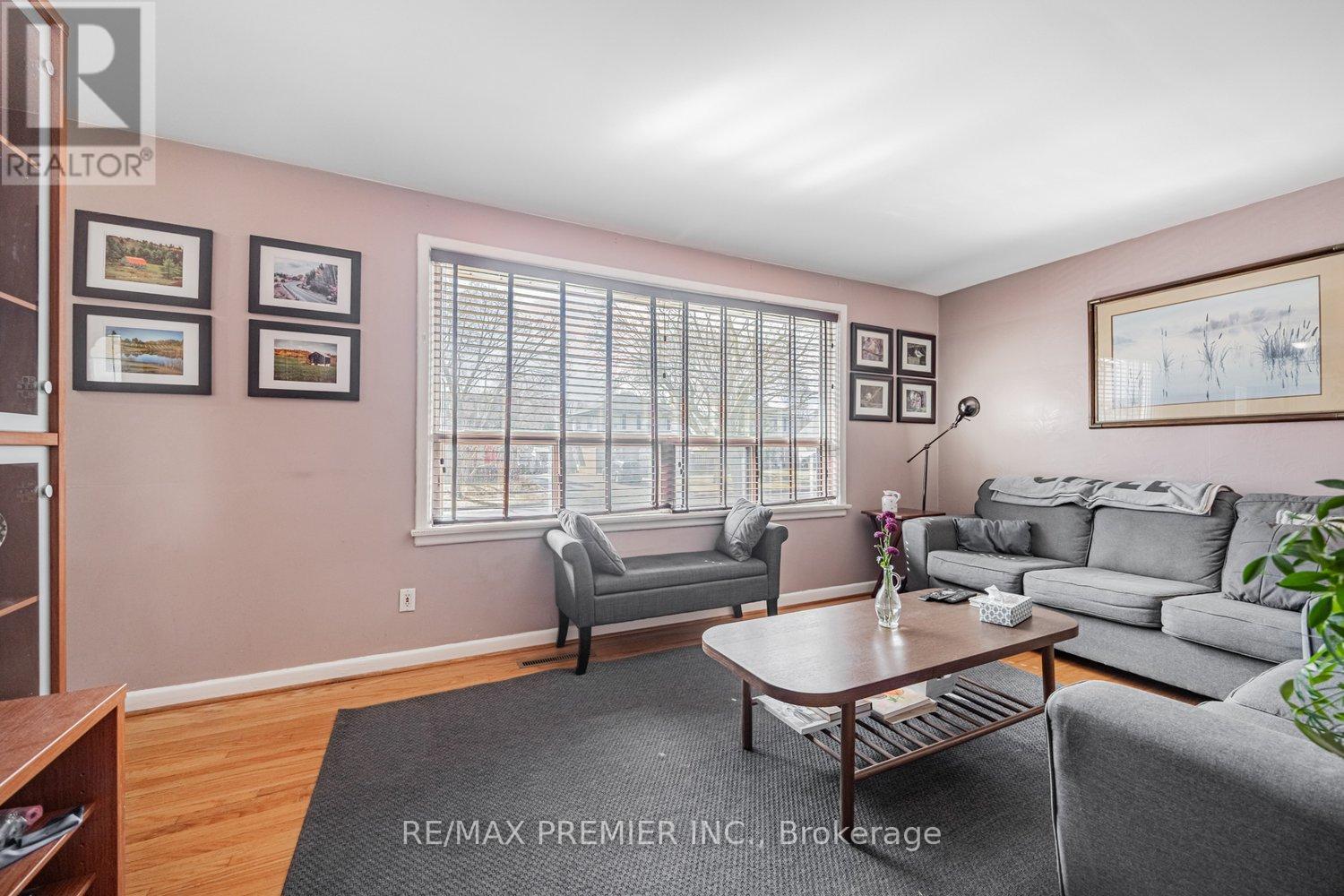 32 Genthorn Avenue, Toronto, Ontario  M9W 2S7 - Photo 10 - W12181946