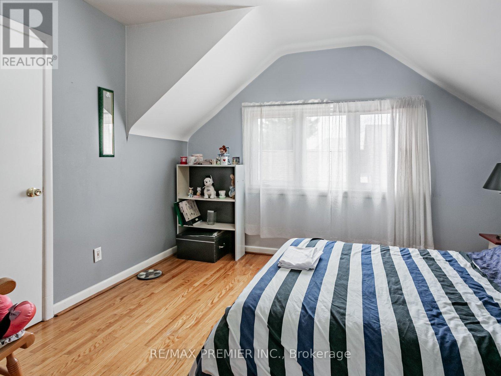 32 Genthorn Avenue, Toronto, Ontario  M9W 2S7 - Photo 16 - W12181946