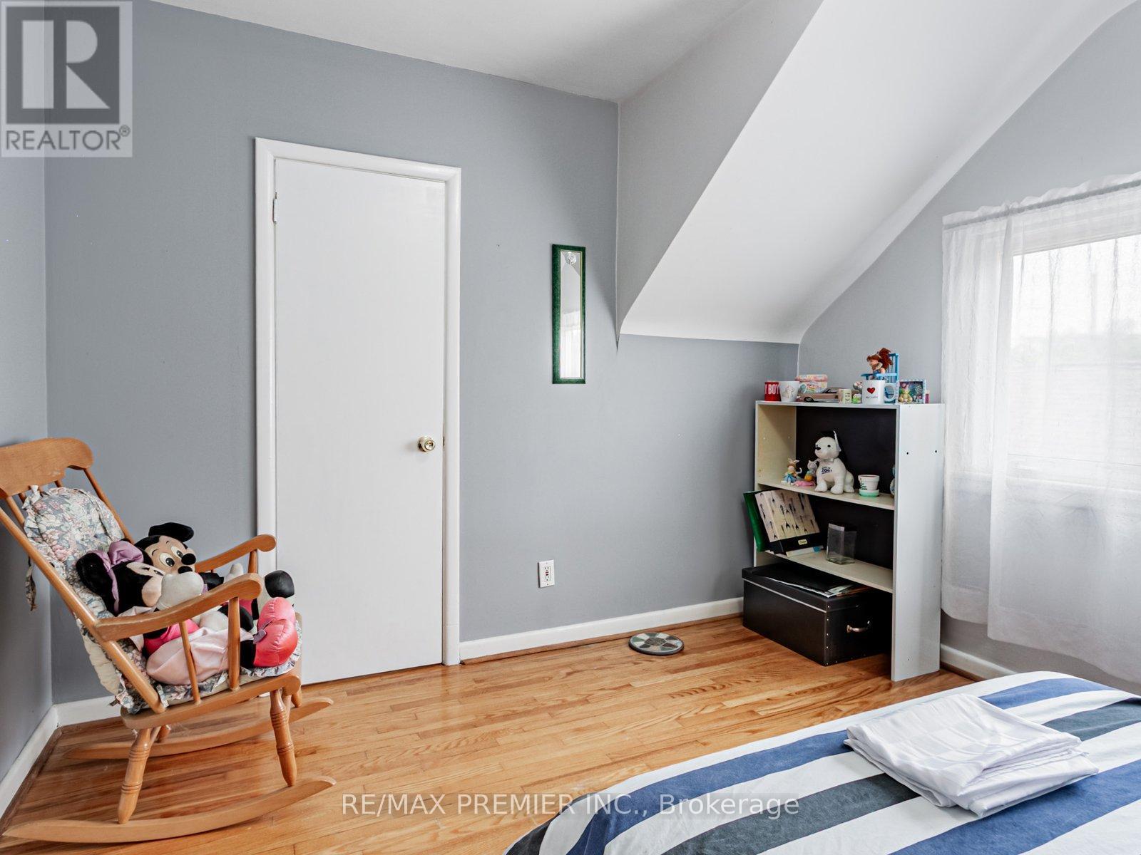32 Genthorn Avenue, Toronto, Ontario  M9W 2S7 - Photo 17 - W12181946