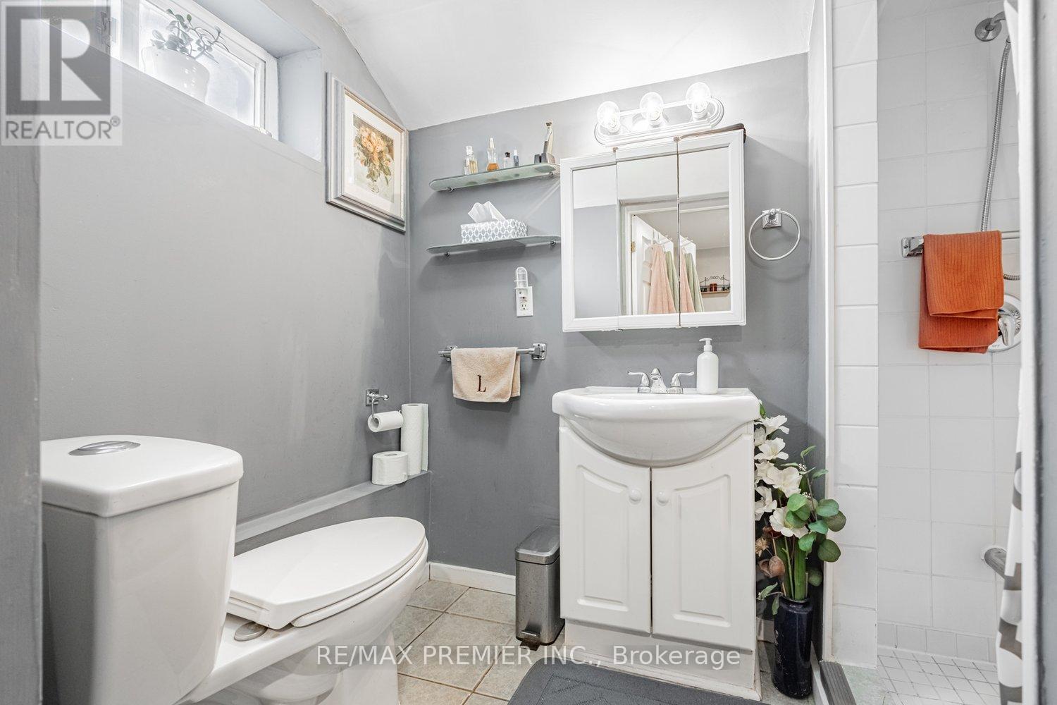 32 Genthorn Avenue, Toronto, Ontario  M9W 2S7 - Photo 24 - W12181946