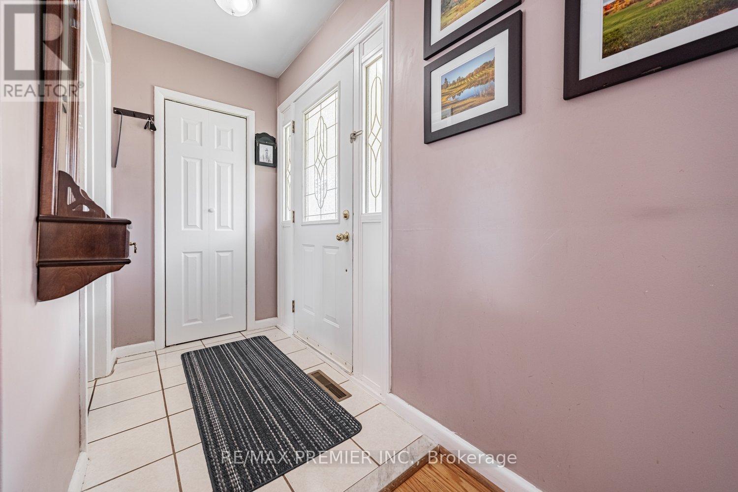 32 Genthorn Avenue, Toronto, Ontario  M9W 2S7 - Photo 4 - W12181946