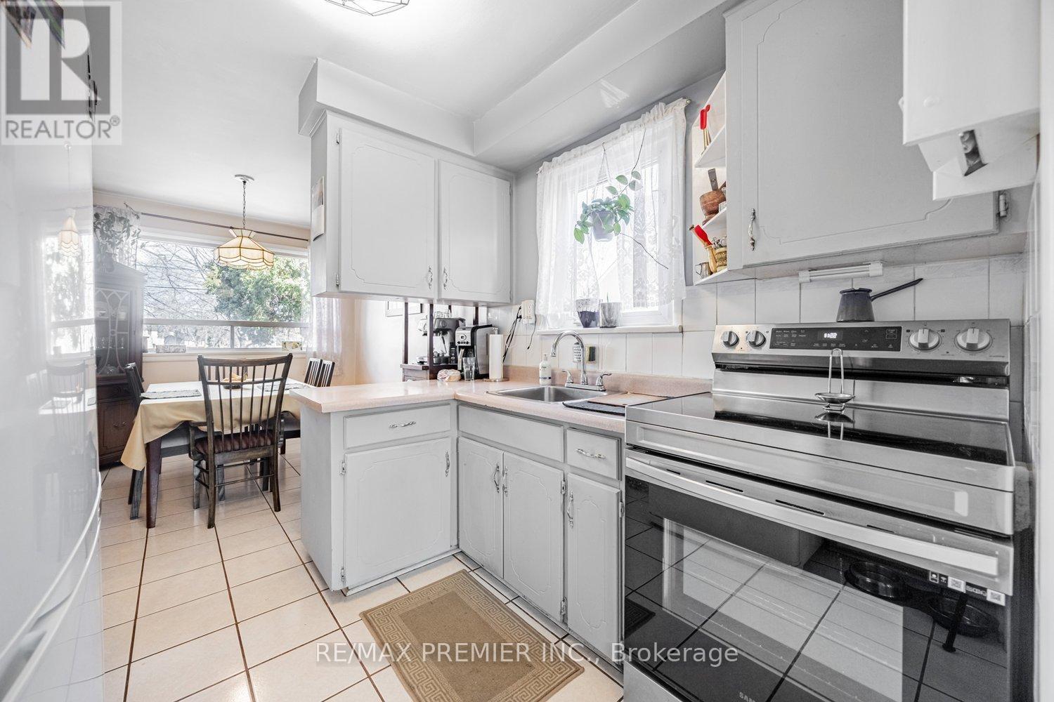 32 Genthorn Avenue, Toronto, Ontario  M9W 2S7 - Photo 5 - W12181946