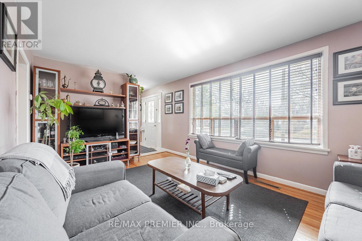 32 Genthorn Avenue, Toronto, Ontario  M9W 2S7 - Photo 9 - W12181946