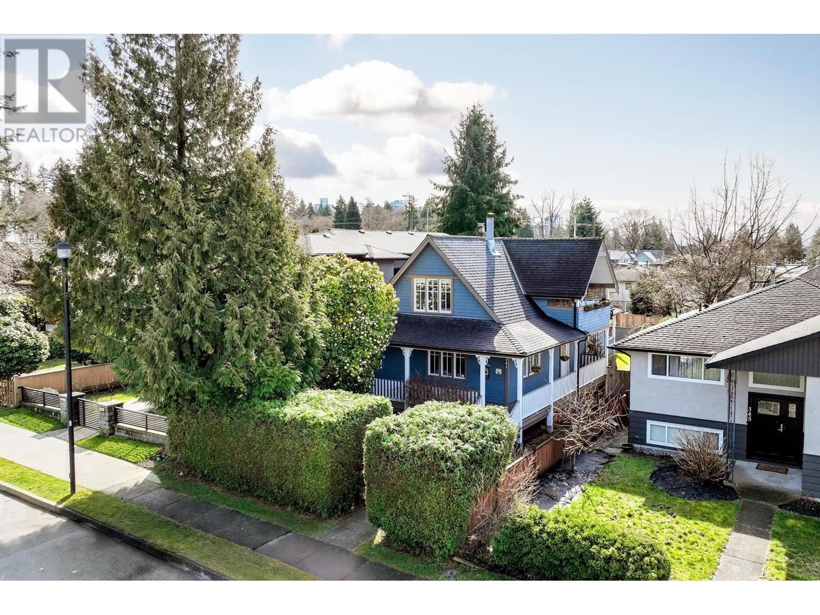 341 W 22ND STREET, North Vancouver, British Columbia