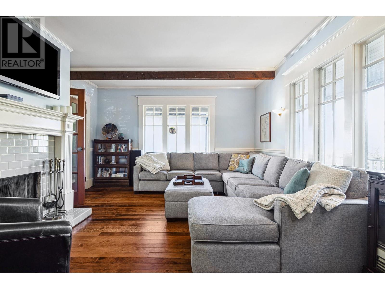 341 W 22nd Street, North Vancouver, British Columbia  V7M 2A3 - Photo 4 - R3008781