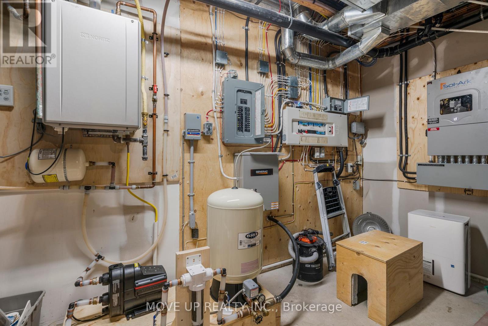 1884 Brunel Road, Huntsville (Brunel), Ontario  P1H 2J3 - Photo 34 - X12181918