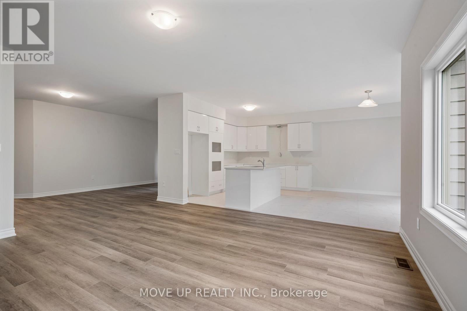 325 Beechwood Forest Lane, Gravenhurst, Ontario  P1P 0H8 - Photo 11 - X12181956
