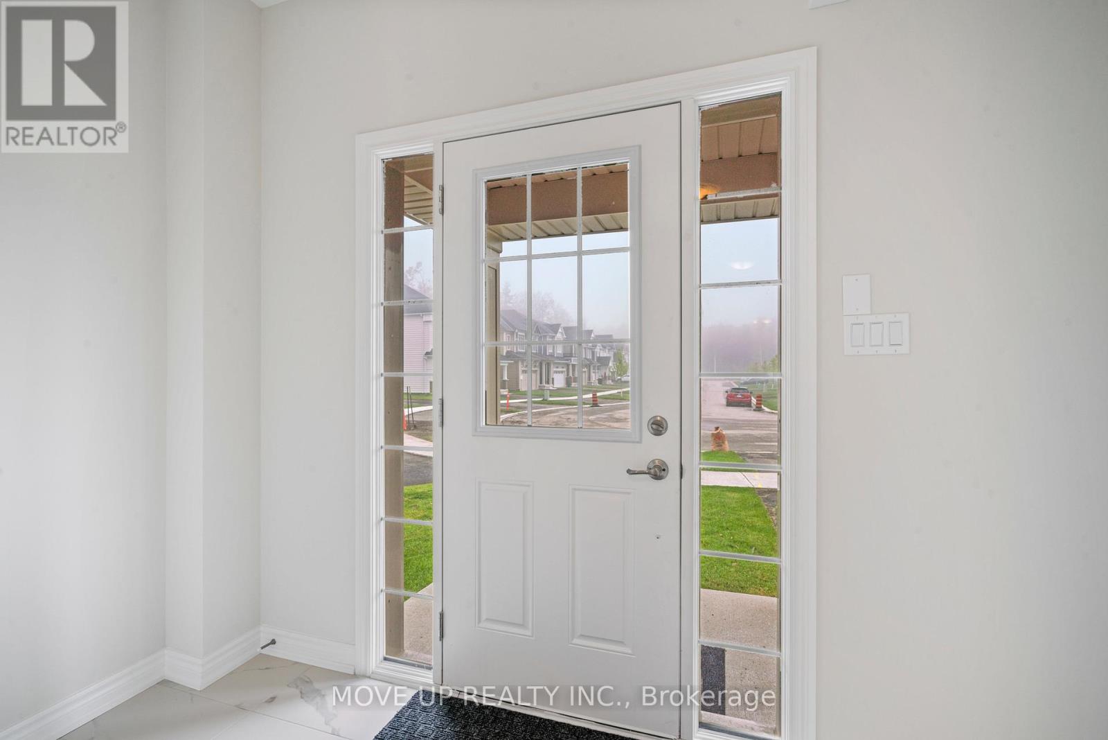 325 Beechwood Forest Lane, Gravenhurst, Ontario  P1P 0H8 - Photo 3 - X12181956