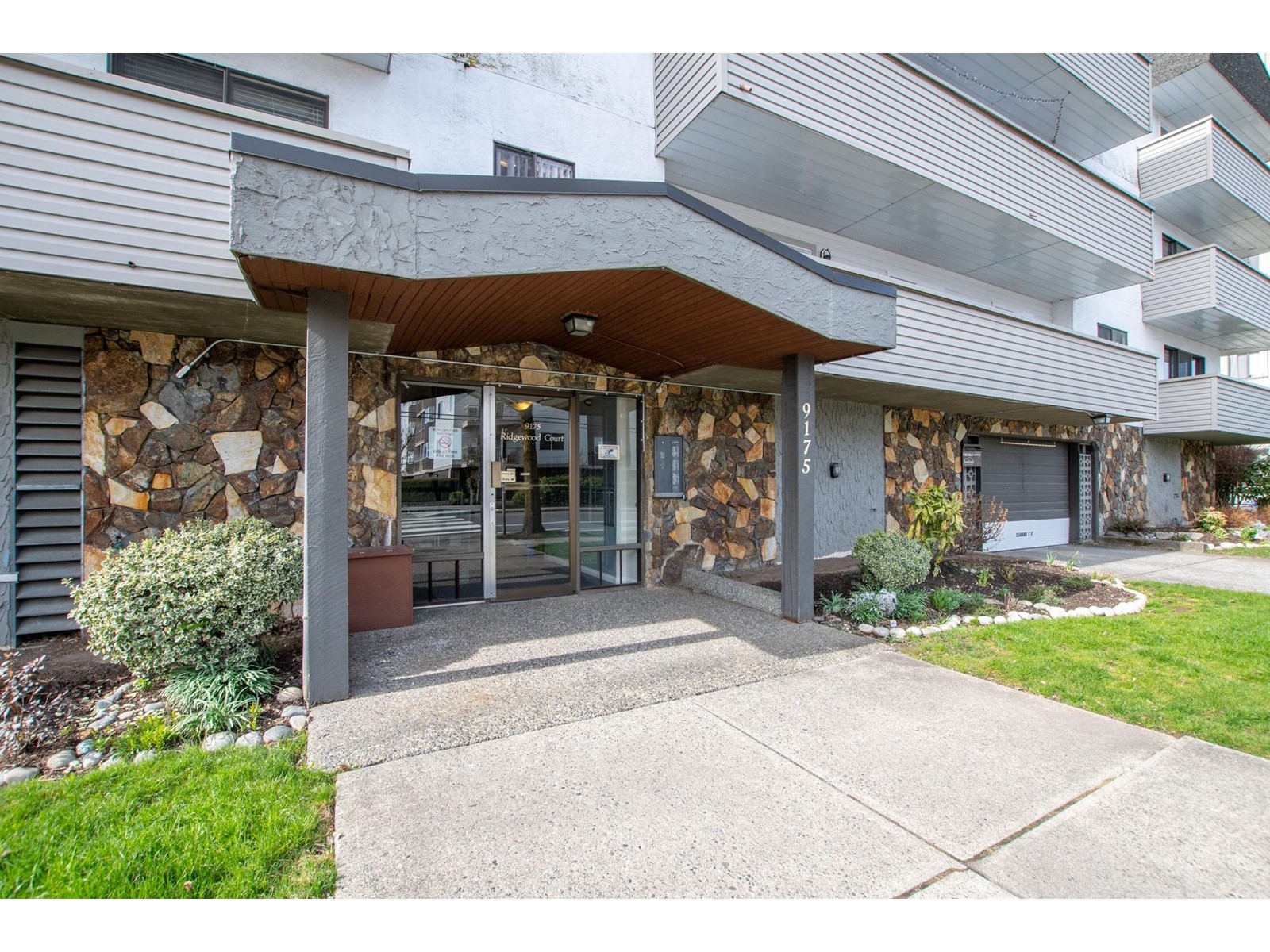 Property at 101 9175 MARY STREET image 3