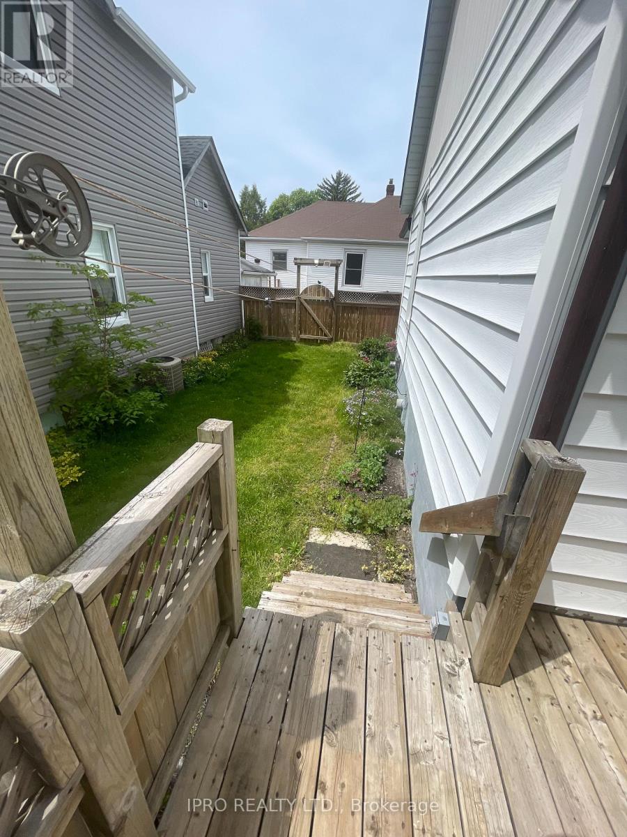 281 Mitton Street N, Sarnia, Ontario  N7T 6J1 - Photo 4 - X12178365