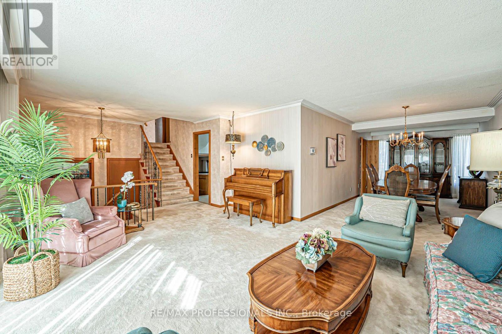 Property at 302 LENEL COURT image 5