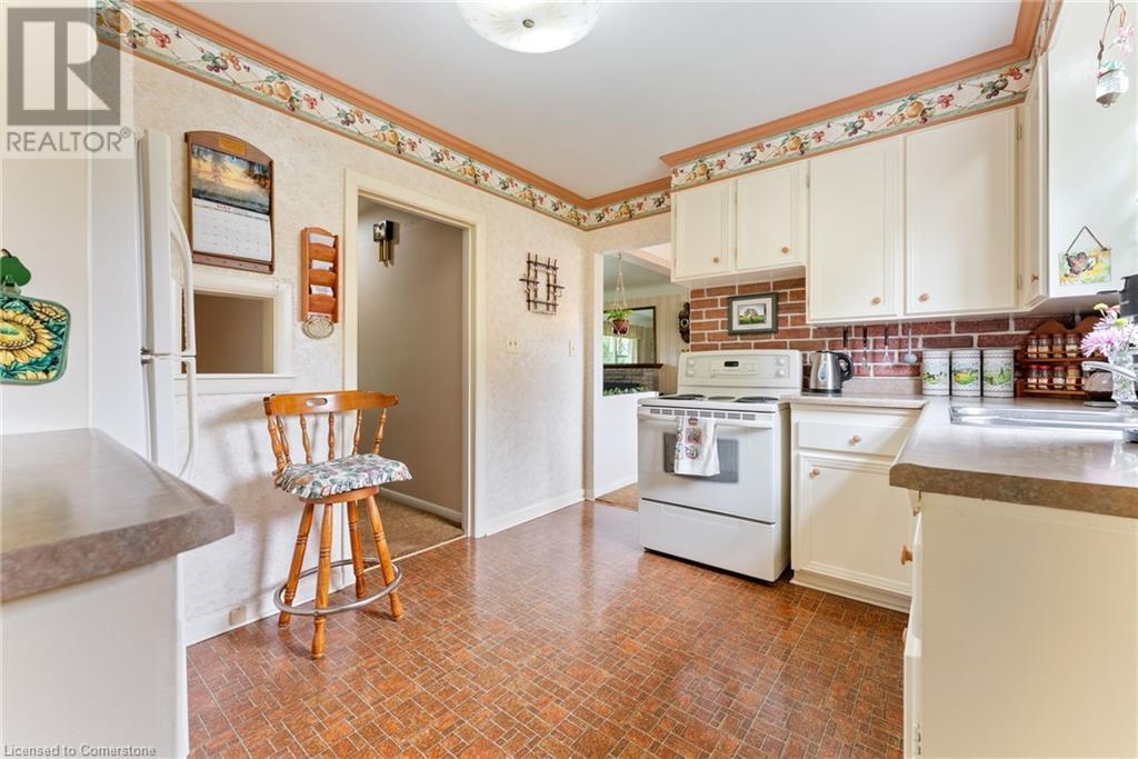 Property at 12 CARRINGTON Court image 5