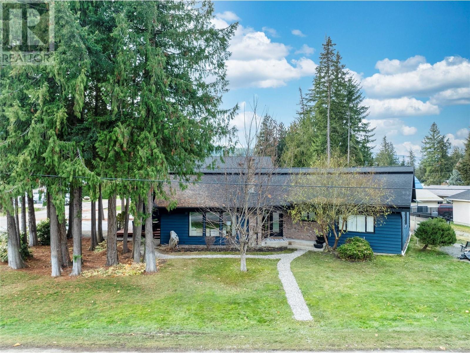 802 Yew Avenue, Sicamous, BC V0E2V0