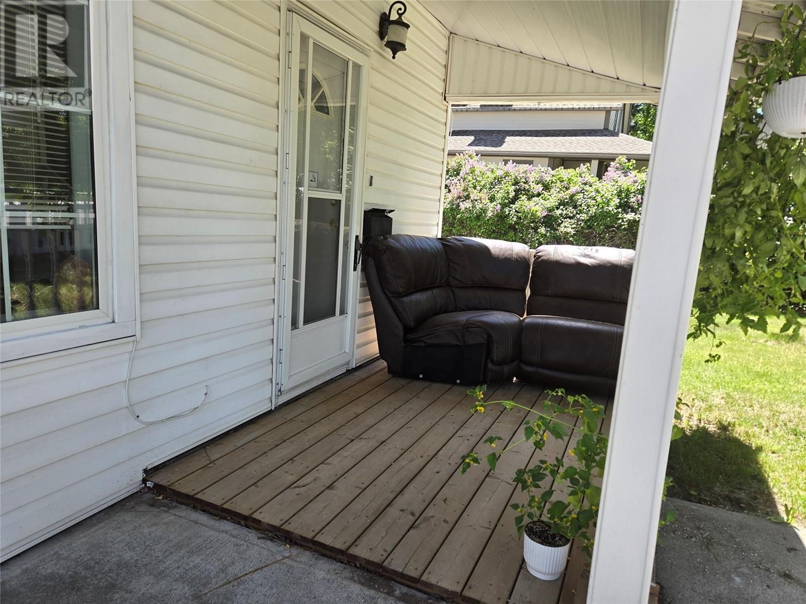 218 12th Avenue S, Cranbrook, British Columbia  V1C 2S3 - Photo 3 - 10349853