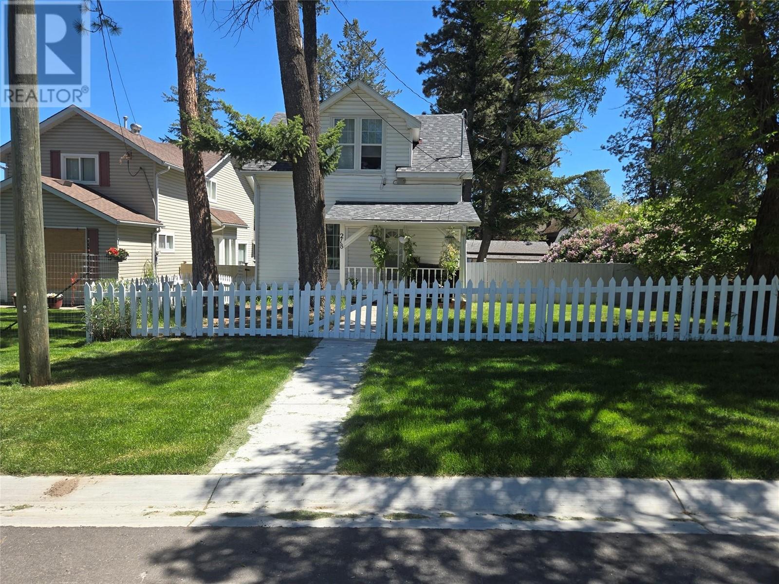 218 12th Avenue S, Cranbrook, British Columbia  V1C 2S3 - Photo 1 - 10349853