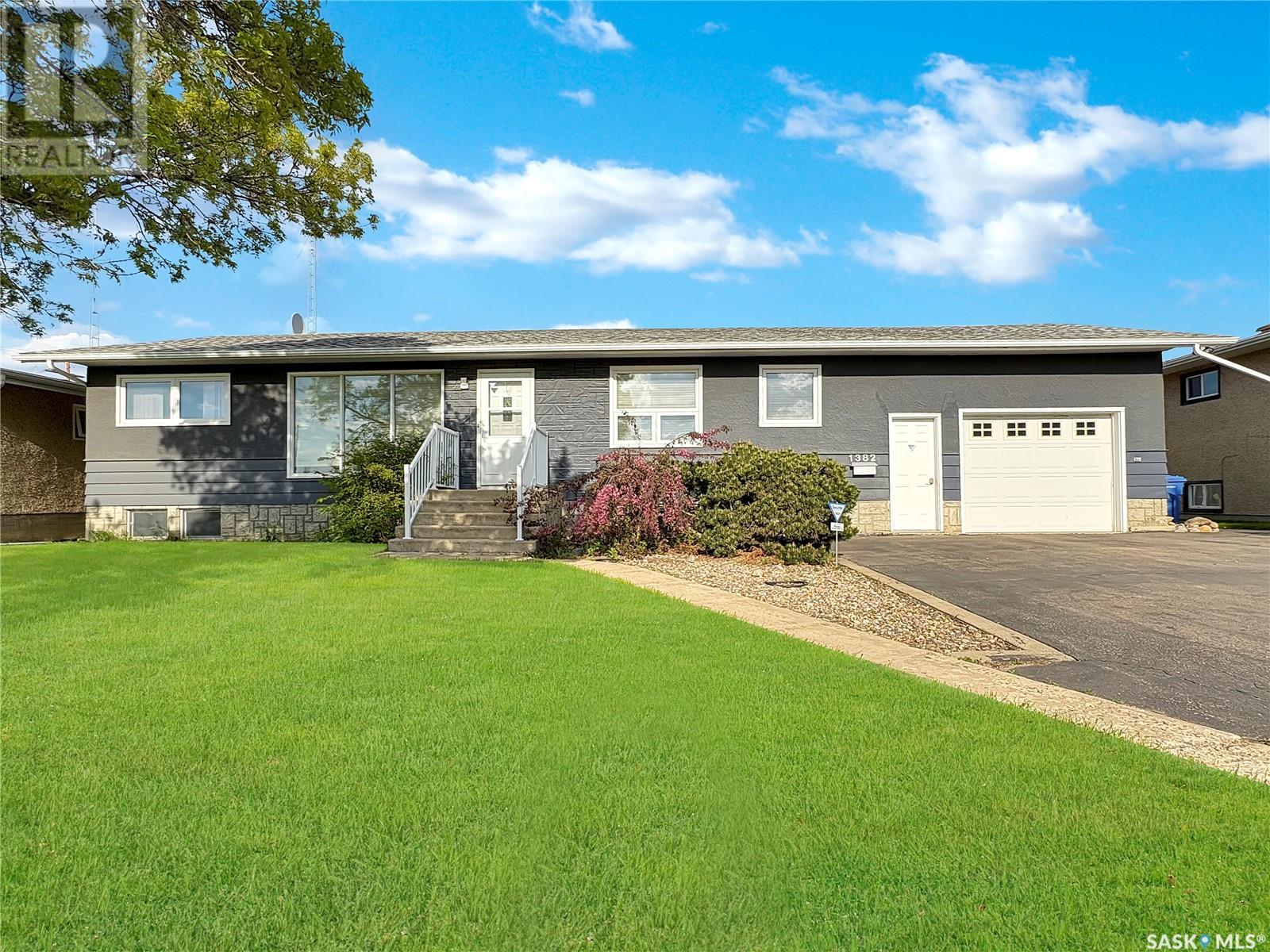 1382 112th STREET, north battleford, Saskatchewan
