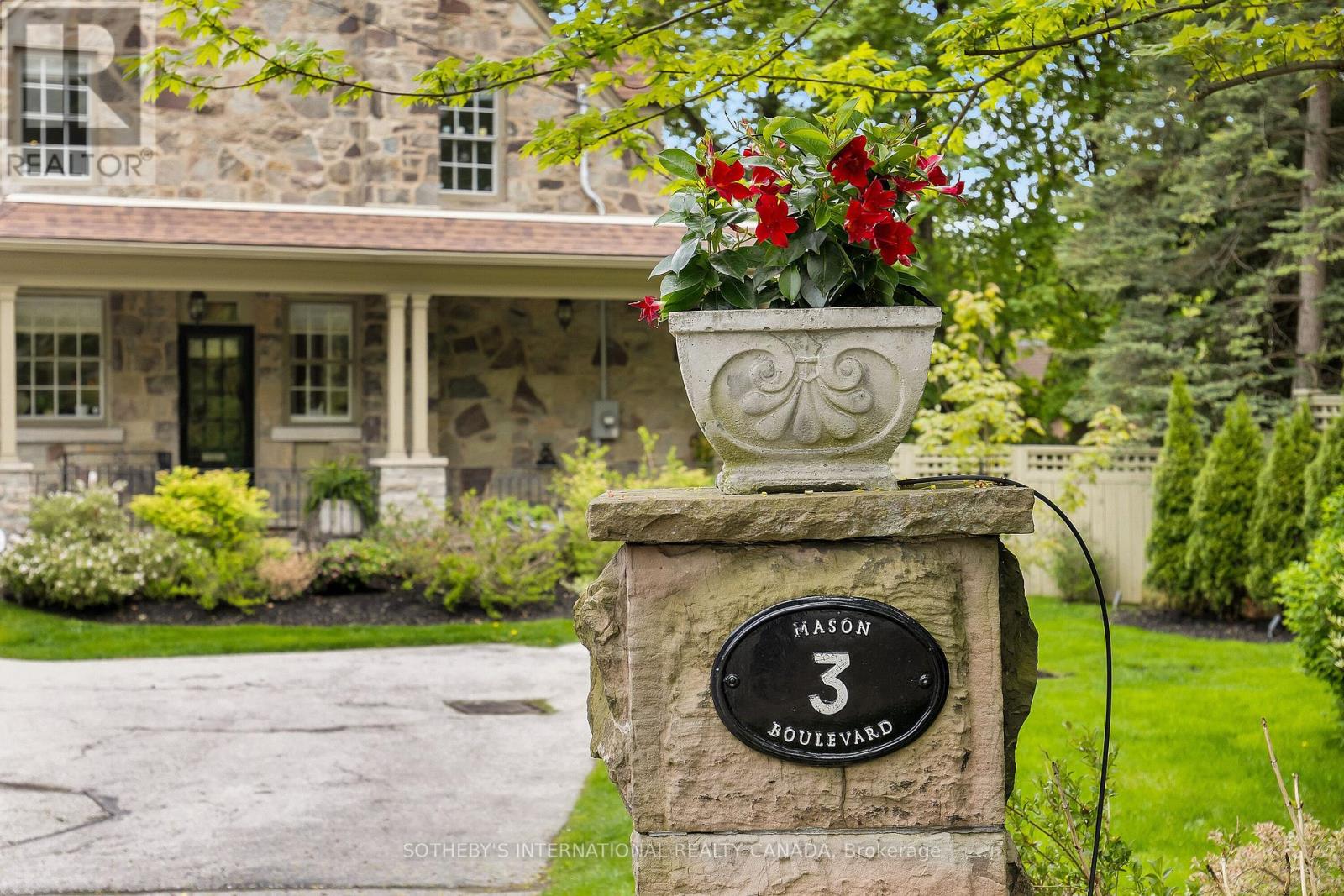3 Mason Boulevard, Toronto, Ontario  M5M 3C6 - Photo 2 - C12182001