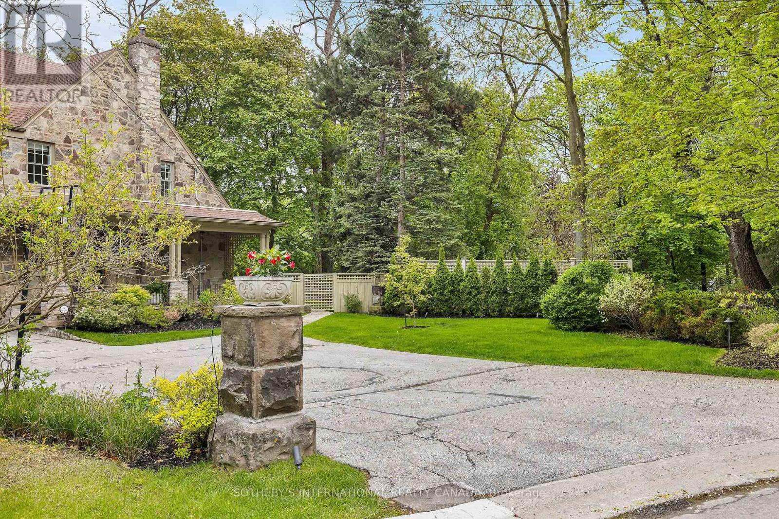 3 Mason Boulevard, Toronto, Ontario  M5M 3C6 - Photo 3 - C12182001