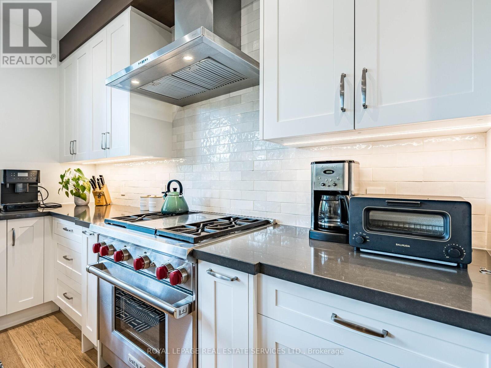 529 Briar Hill Avenue, Toronto, Ontario  M5N 1N1 - Photo 11 - C12182017
