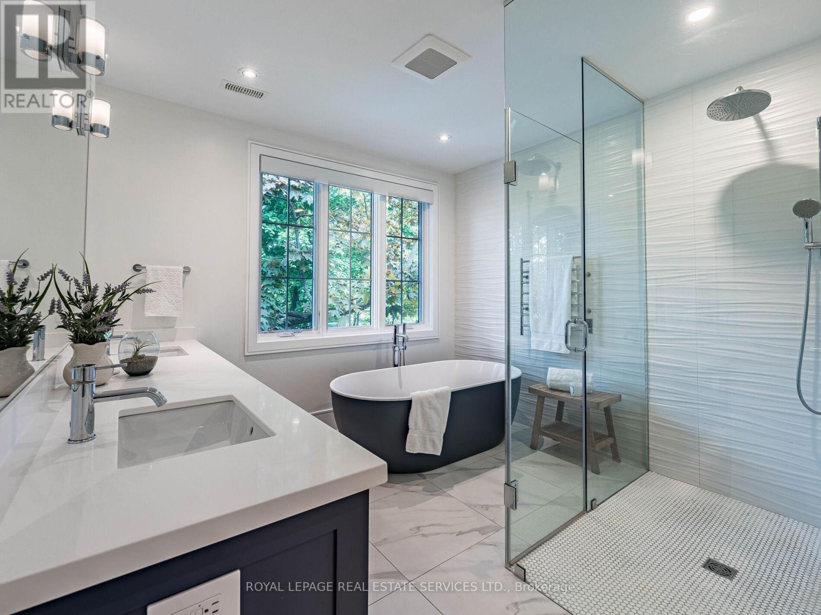 529 Briar Hill Avenue, Toronto, Ontario  M5N 1N1 - Photo 16 - C12182017