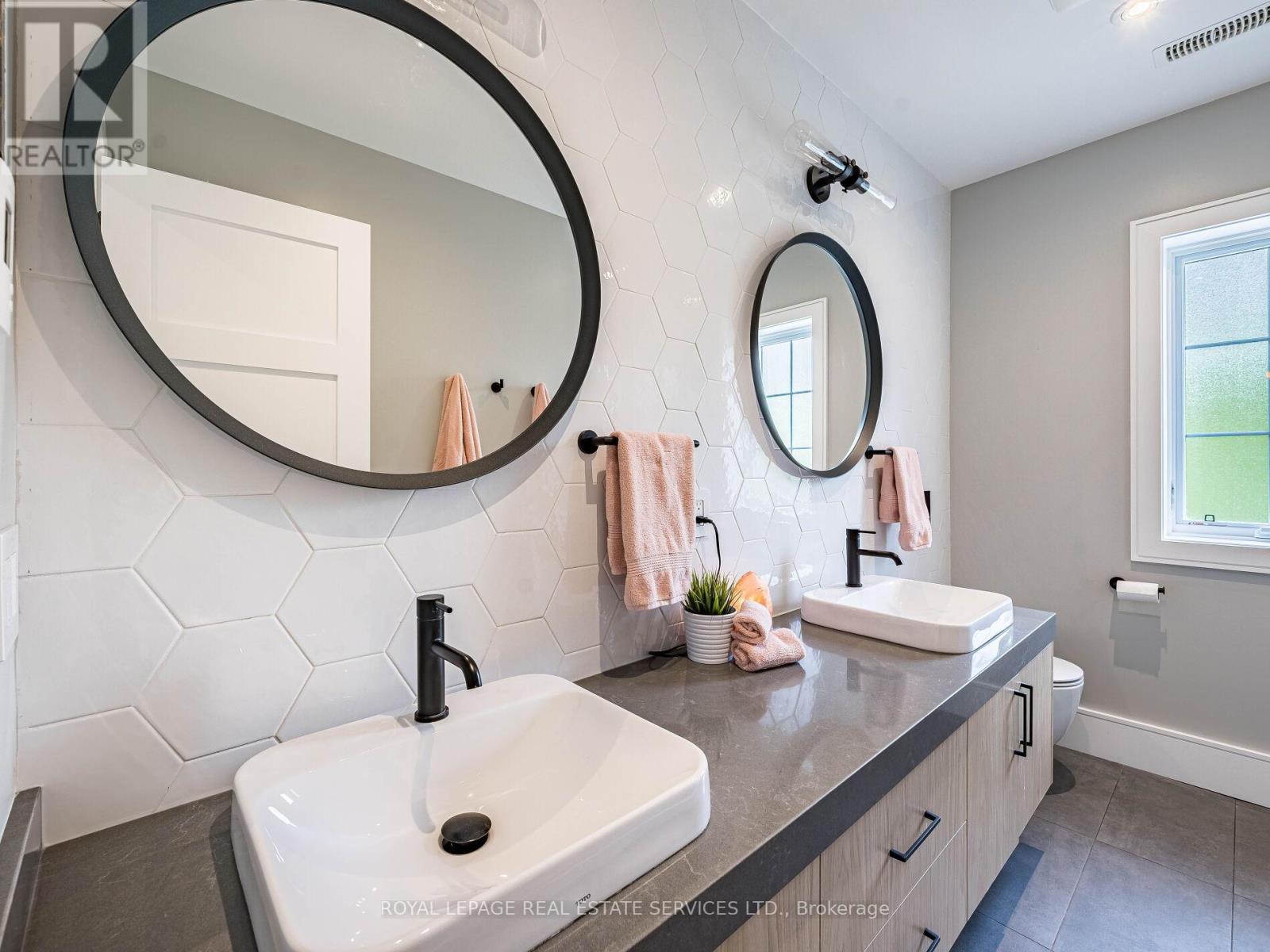 529 Briar Hill Avenue, Toronto, Ontario  M5N 1N1 - Photo 20 - C12182017