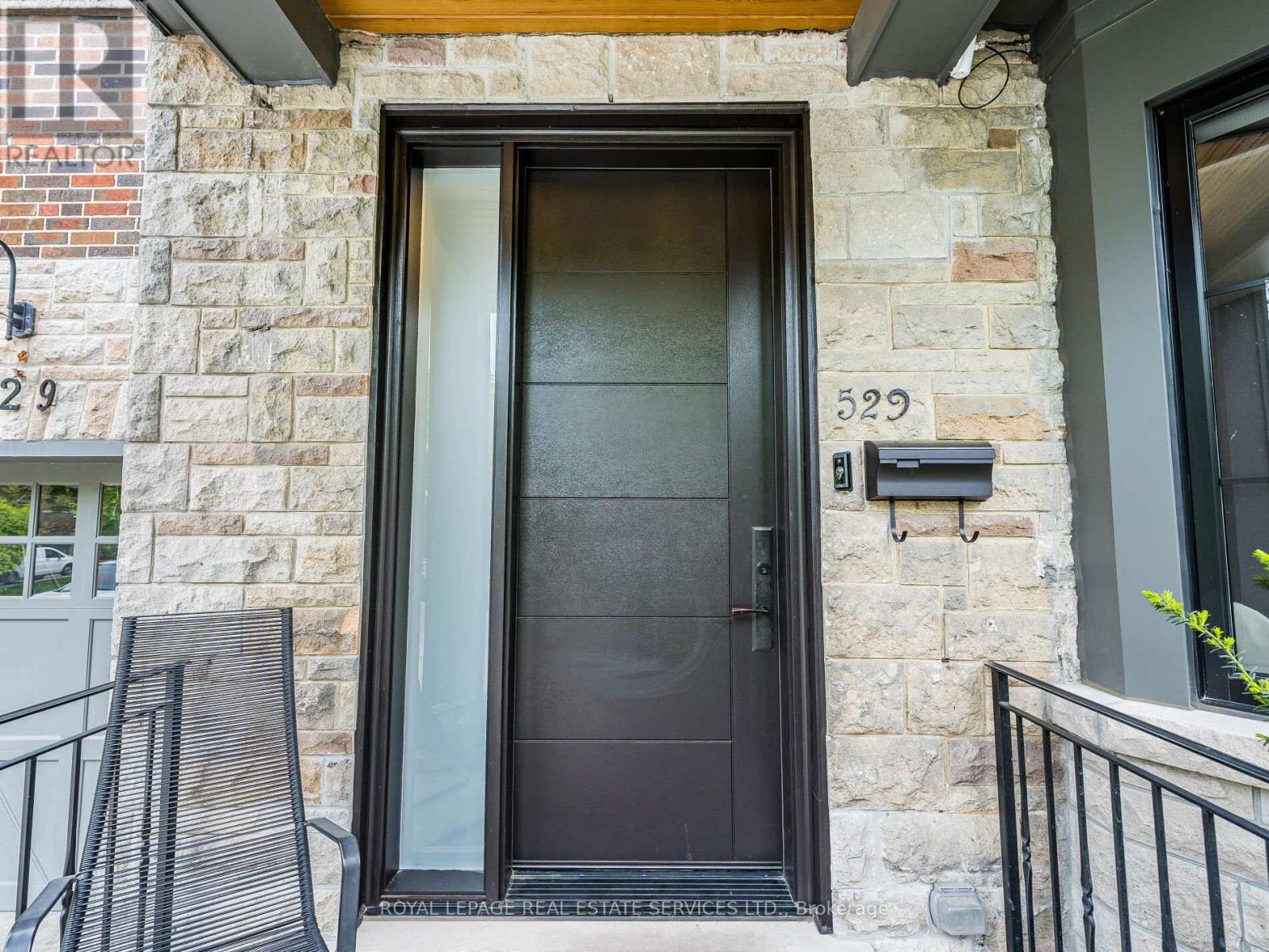 529 Briar Hill Avenue, Toronto, Ontario  M5N 1N1 - Photo 3 - C12182017