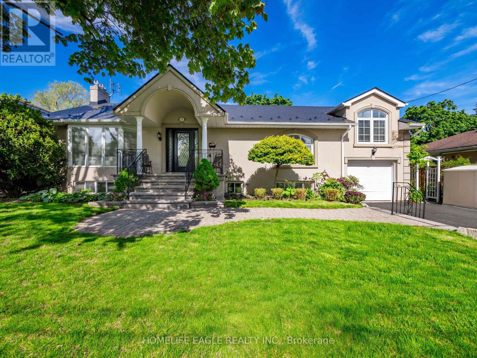 11 Knollside Drive, Richmond Hill, Ontario  L4C 4W7 - Photo 1 - N12181603