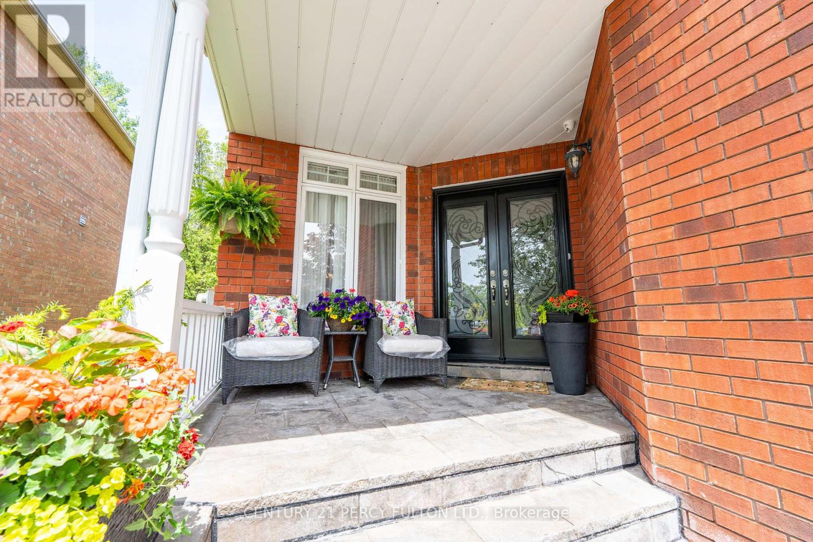 837 Primrose Court, Pickering, Ontario  L1X 2S7 - Photo 4 - E12182047