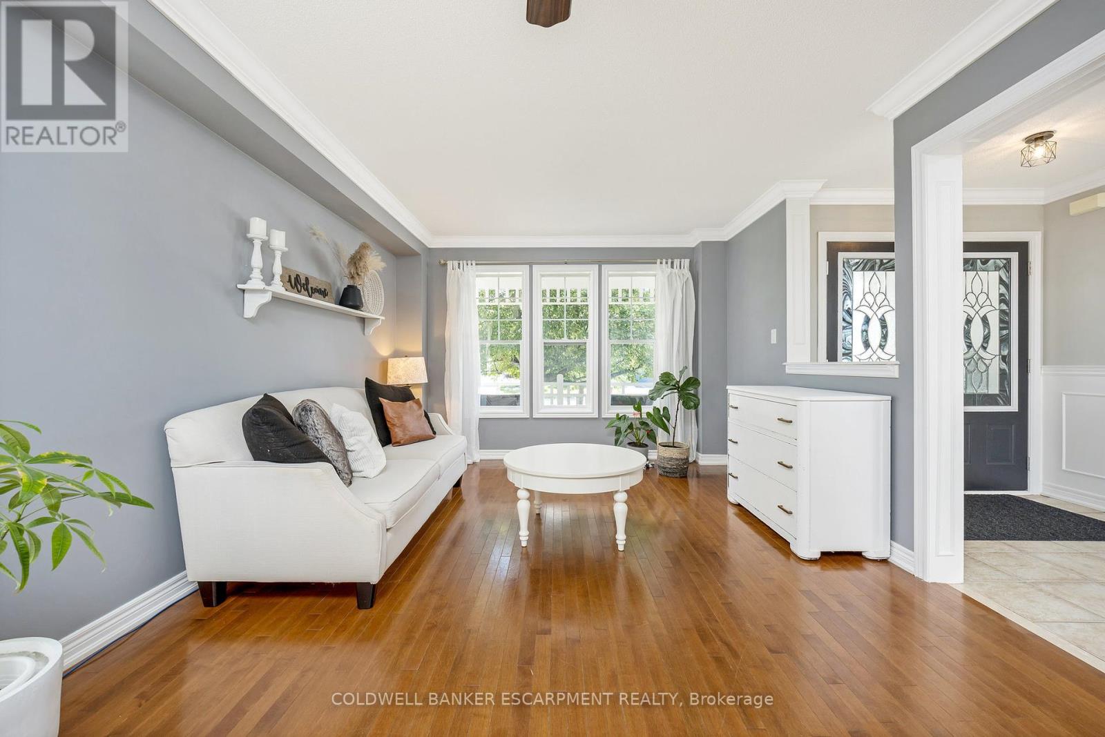 5 Tanners Drive, Halton Hills (Ac Acton), Ontario  L7J 3A2 - Photo 9 - W12099081