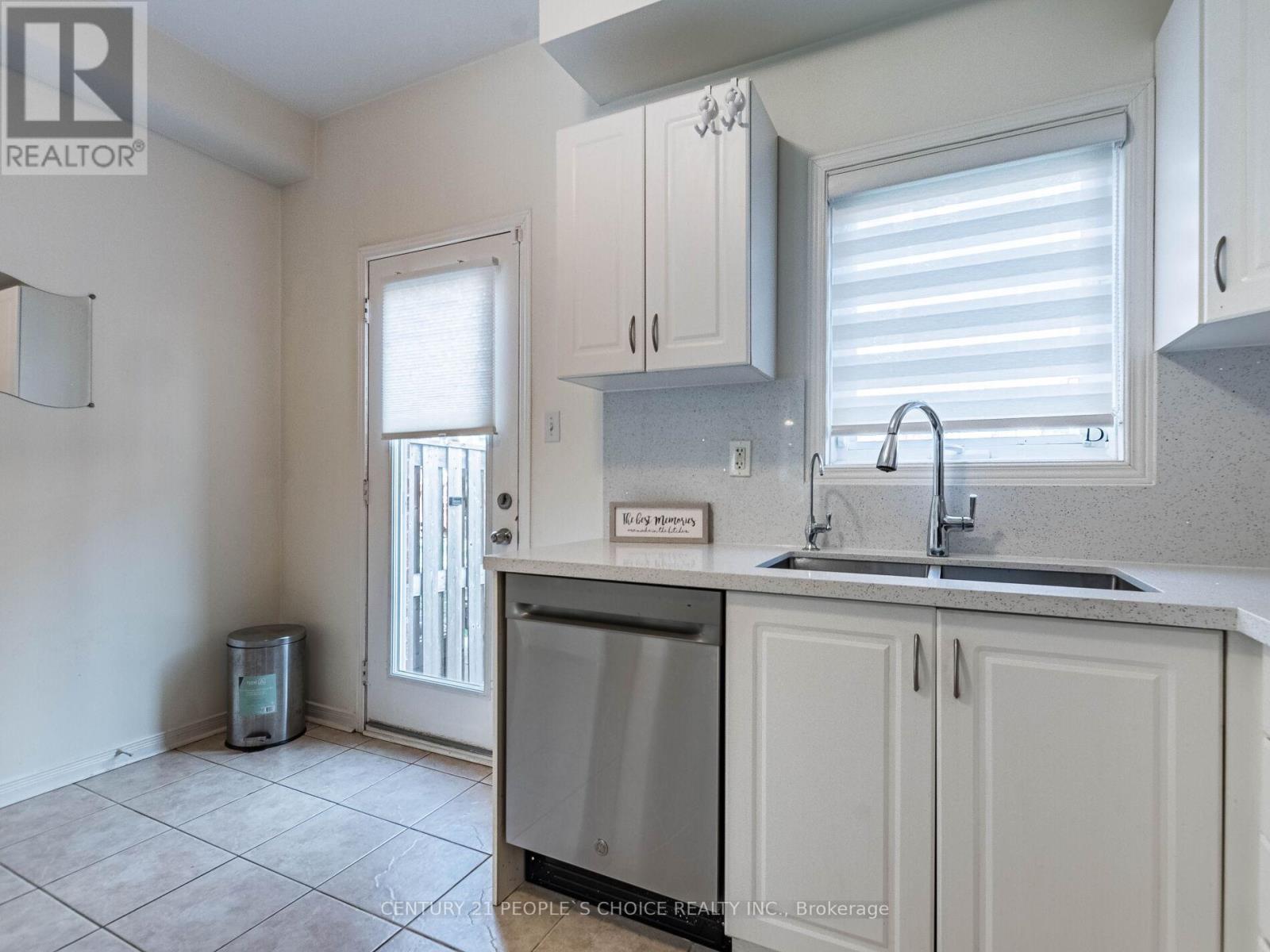 29 - 435 Hensall Circle, Mississauga, Ontario  L5A 4P1 - Photo 19 - W12127116