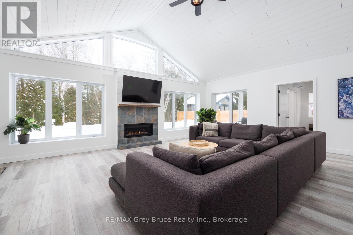 32 Southampton Parkway, South Bruce Peninsula, Ontario  N0H 2G0 - Photo 3 - X11967389