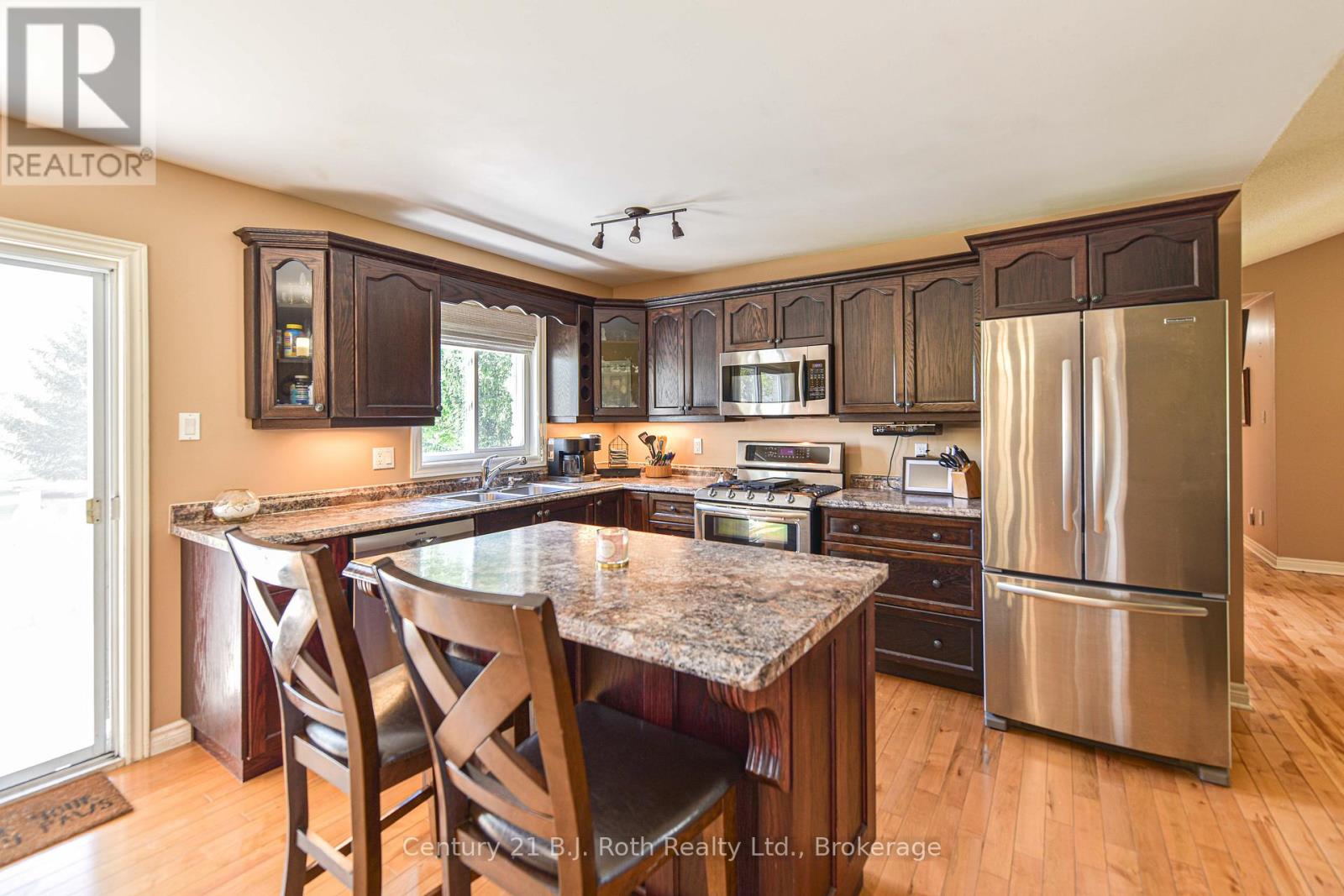 28 Marl Creek Drive, Springwater, Ontario  L0L 2K0 - Photo 14 - S12181022