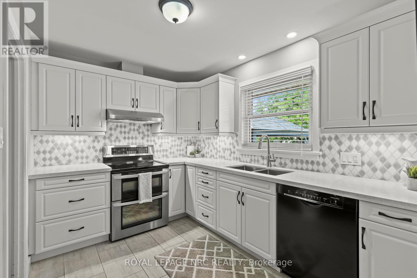 10 Whiteoak Drive, St. Catharines, Ontario  L2M 3B4 - Photo 12 - X12182145