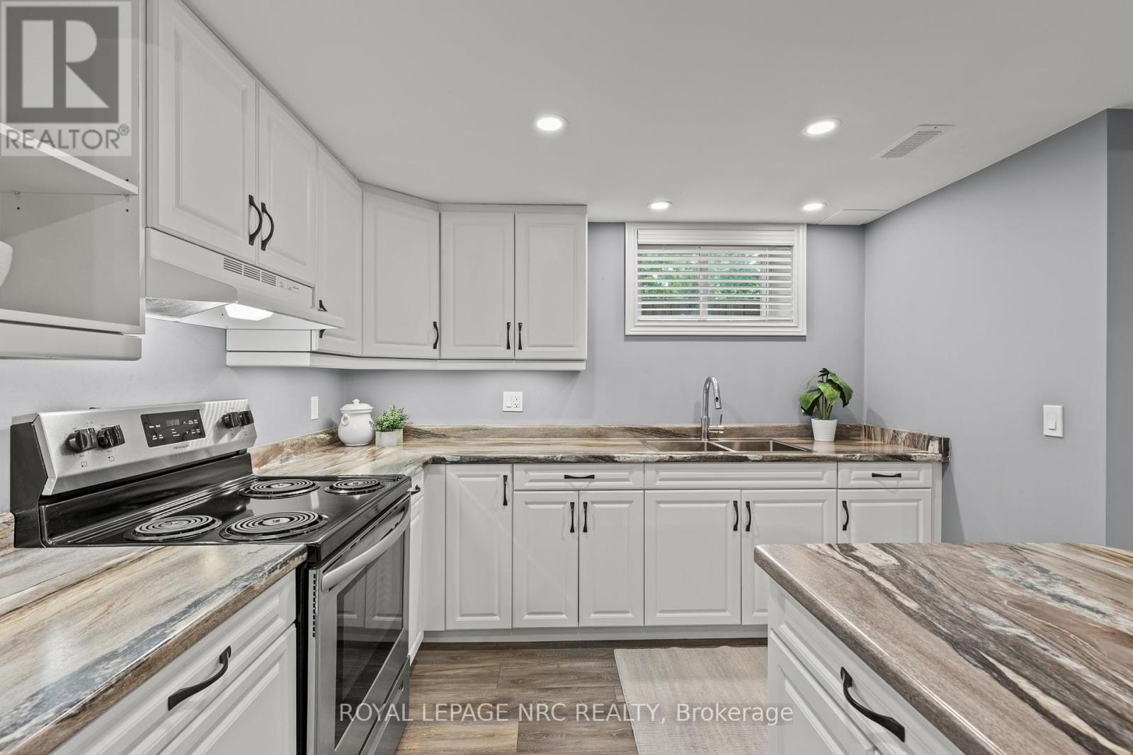 10 Whiteoak Drive, St. Catharines, Ontario  L2M 3B4 - Photo 23 - X12182145