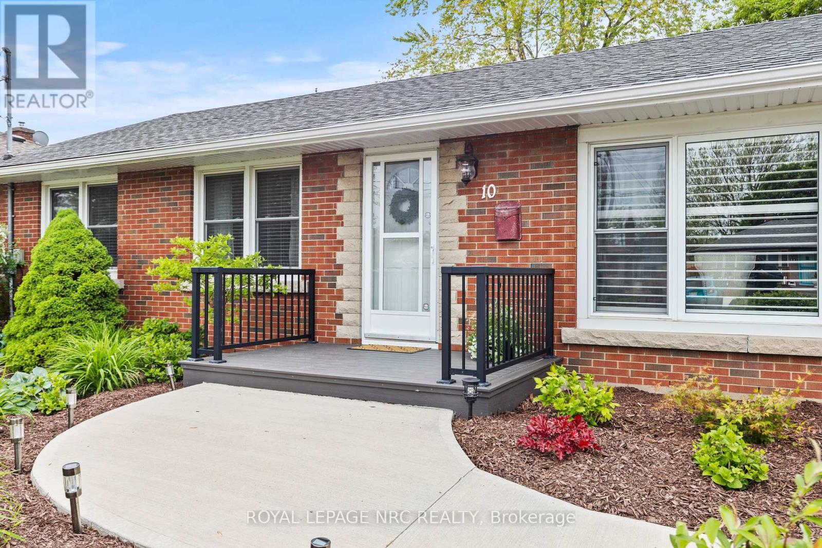 10 Whiteoak Drive, St. Catharines, Ontario  L2M 3B4 - Photo 3 - X12182145